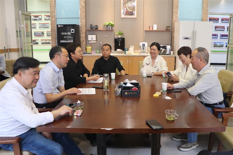 800座谈会.jpg