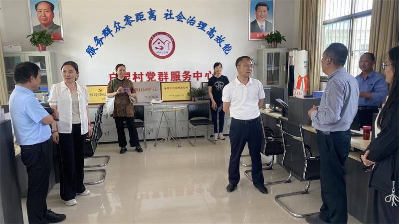8003.参观白灵村“数字乡村”服务中心.jpg