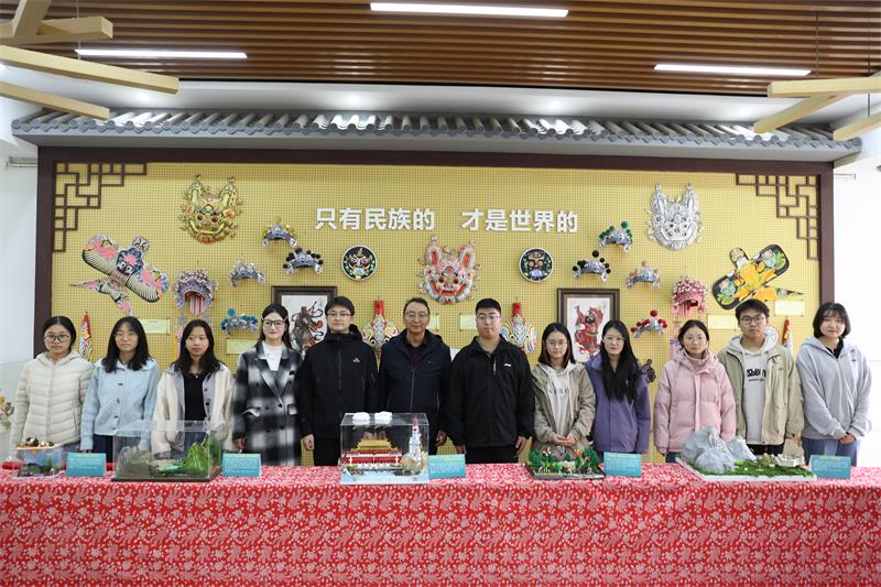 800昆虫微景观捐赠暨科普进校园1.jpg
