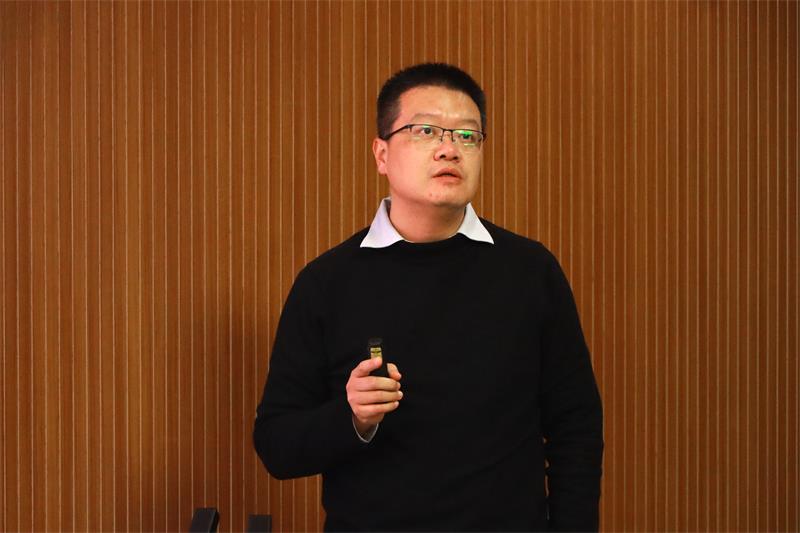 800杨鹏教授作专题报告.jpg