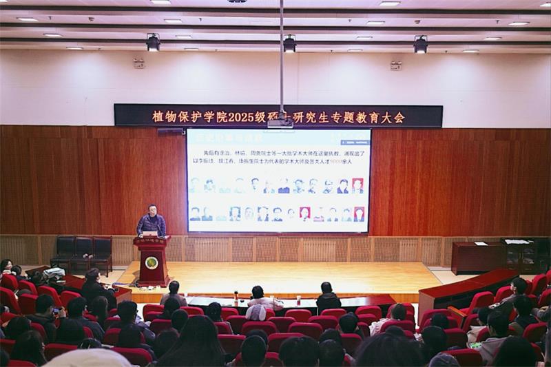 800马经理介绍公司情况.jpg